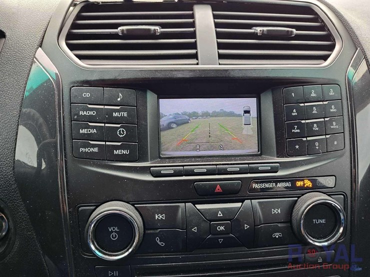 2016-ford-explorer-image-22