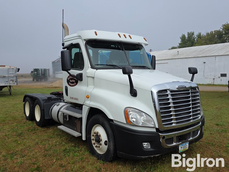 2016-freightliner-cascadia-125-image-3
