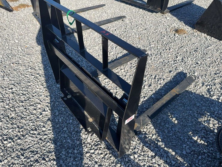 kivel-mini-skid-steer-pallet-forks-image-1