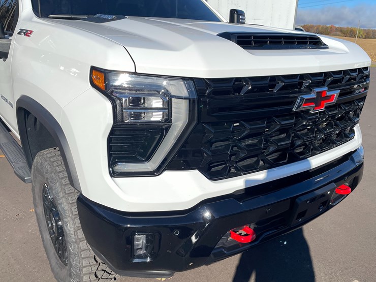 2025-chevrolet-silverado-image-47