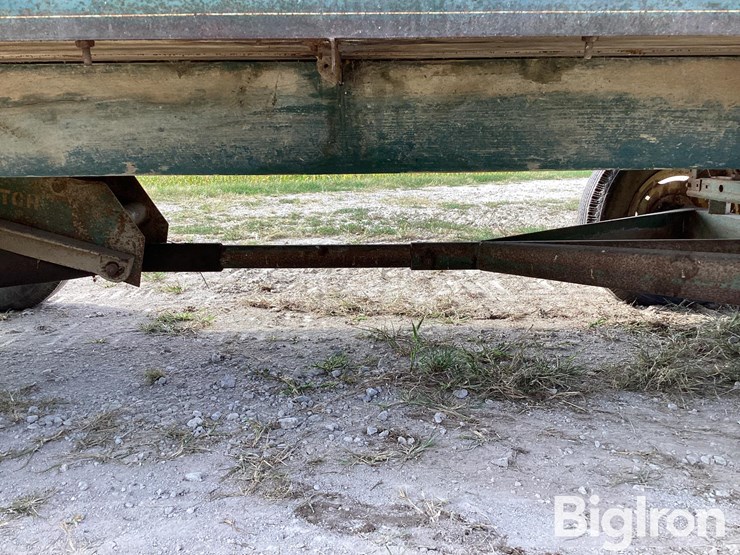 challenger-hoist-wagon-w/john-deere-running-gear-image-18