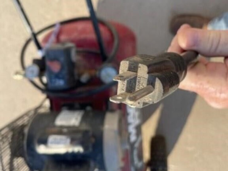 magna-force-20-gallon-portable-air-compressor-image-3