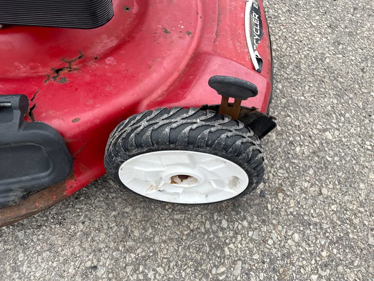 #14030-•-(2)-toro-recycler-lawn-mowers-(o4)-image-18