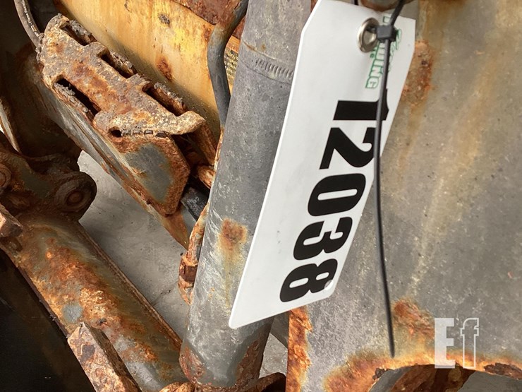 2019-deere-318g-image-20