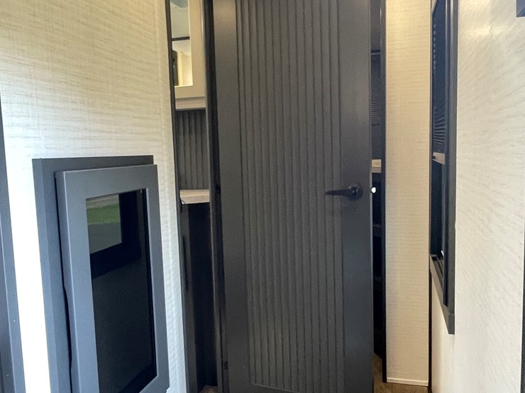 #4502-•-2025-forest-river-xlr-nitro-lux-toy-hauler-(wi-title)-image-61