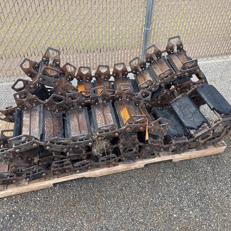 #14078 • Skid Steer Tracks (O10)