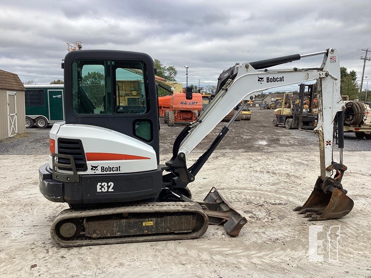 2014-bobcat-e32-image-5