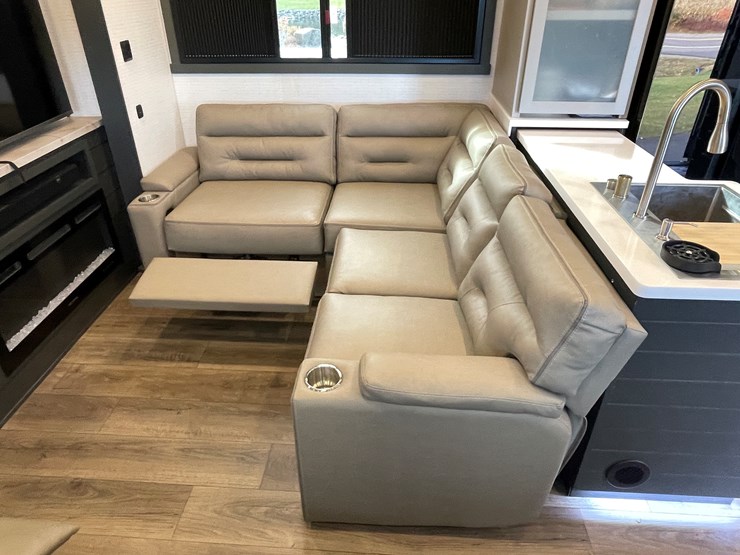 #4502-•-2025-forest-river-xlr-nitro-lux-toy-hauler-(wi-title)-image-79