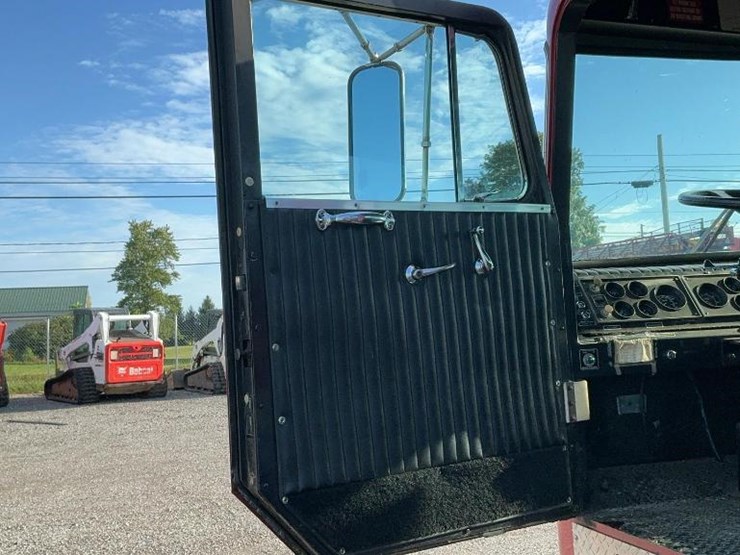 #2000-•-1982-sutphen-deluge-fire-engine-truck-detroit-diesel-6v92ta-image-85