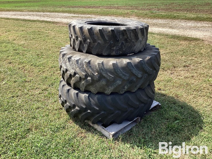 2)-16.9r30-tires-&-(1)-13.6-24-image-7