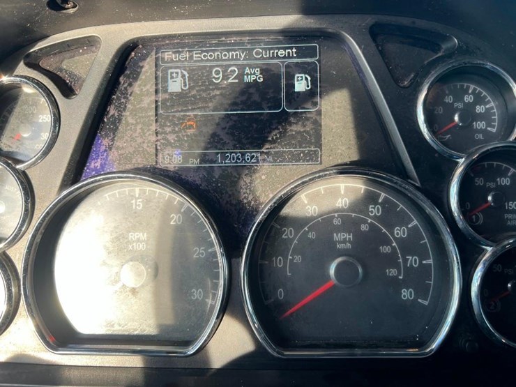 2015-peterbilt-579-image-14