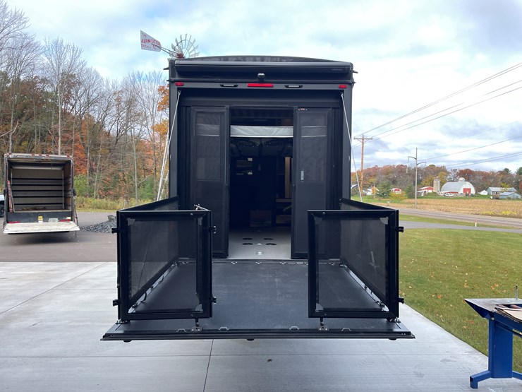 #4502-•-2025-forest-river-xlr-nitro-lux-toy-hauler-(wi-title)-image-4