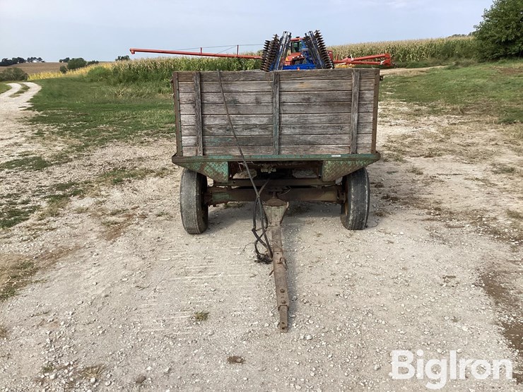 challenger-hoist-wagon-w/john-deere-running-gear-image-2