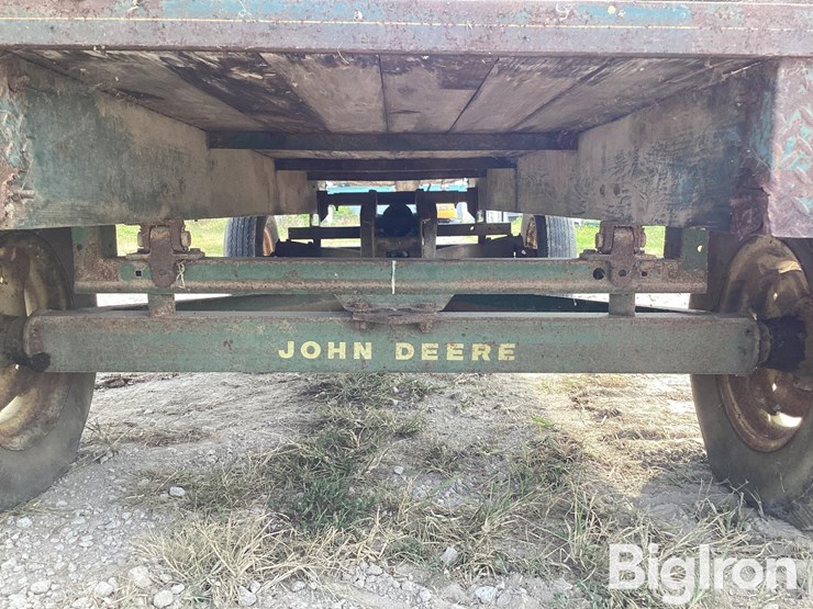 challenger-hoist-wagon-w/john-deere-running-gear-image-20