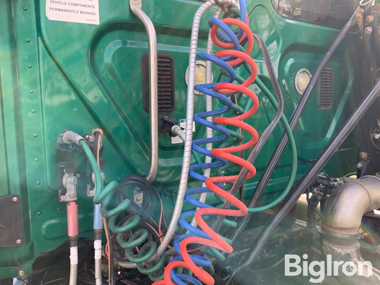 2016-freightliner-cascadia-125-image-12