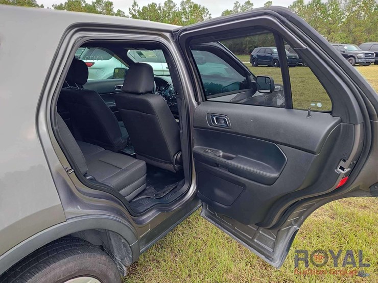 2017-ford-explorer-image-24