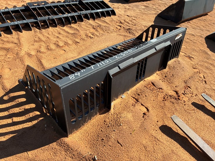 #t11101-•-84"-rock-bucket-image-2