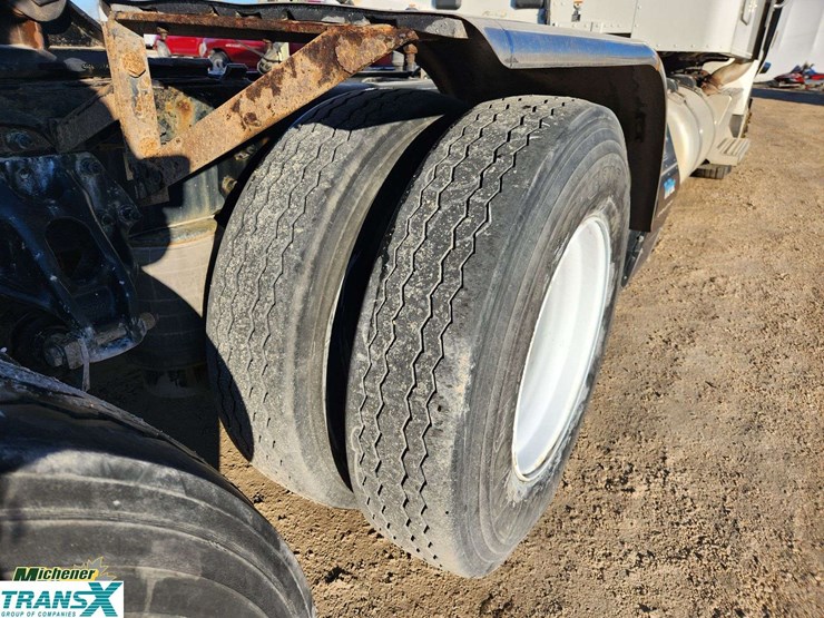 2020-peterbilt-579-image-17