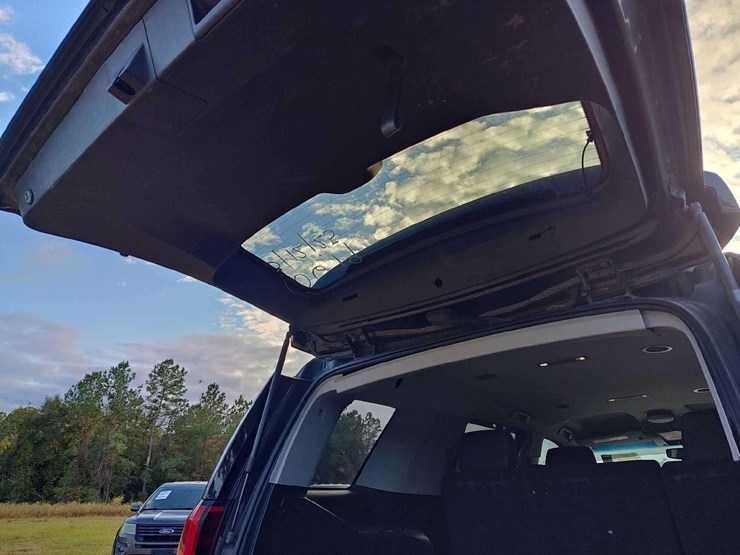 2019-chevrolet-tahoe-image-30