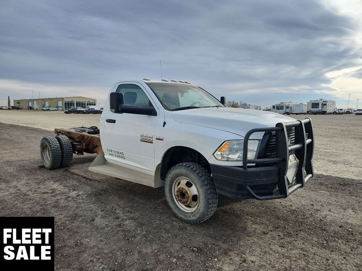 2017-ram-3500-4x4-s/a-cab-&-chassis-image-2