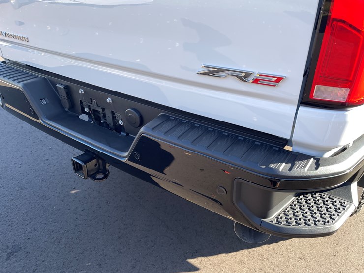 2025-chevrolet-silverado-image-38