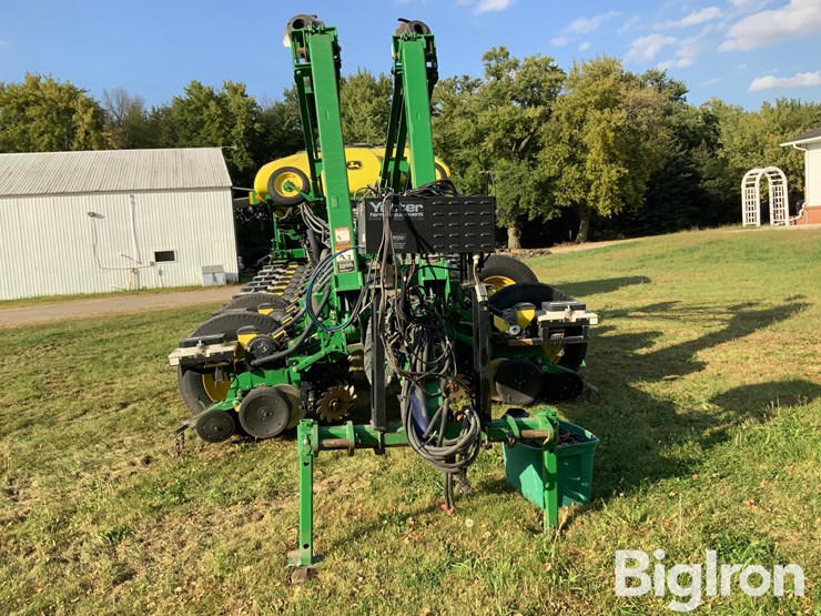 2010-john-deere-1770-image-2