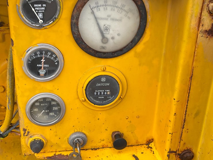 #4514-•-ingersoll-rand-gyro-flo-160cfm-portable-air-compressor-sand-blaster-image-26