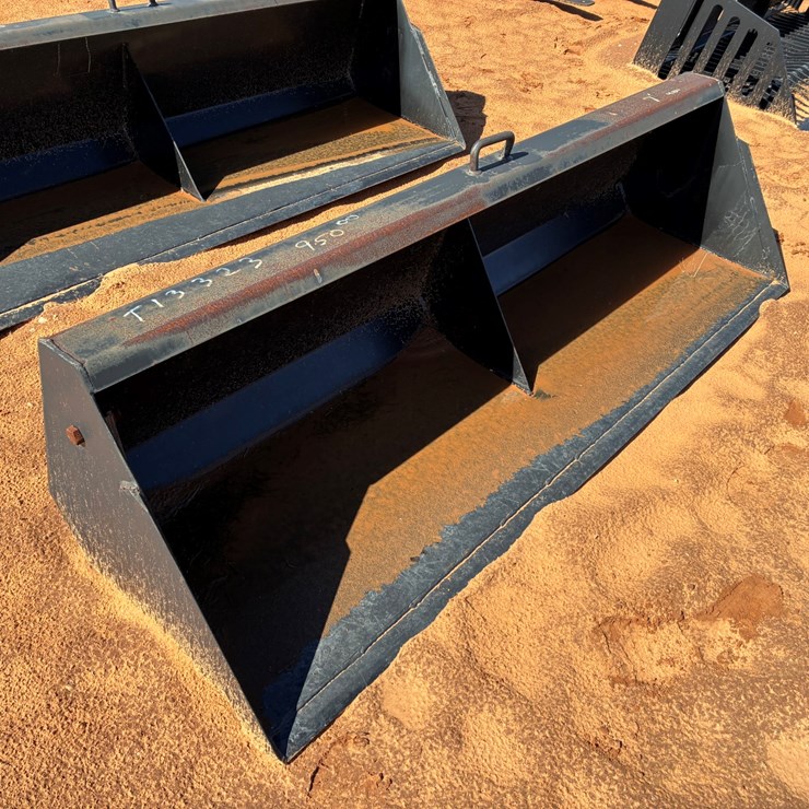 #T13323 • New 7FT Front Bucket