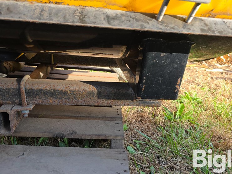 300-gal-front-mount-poly-tank-image-12