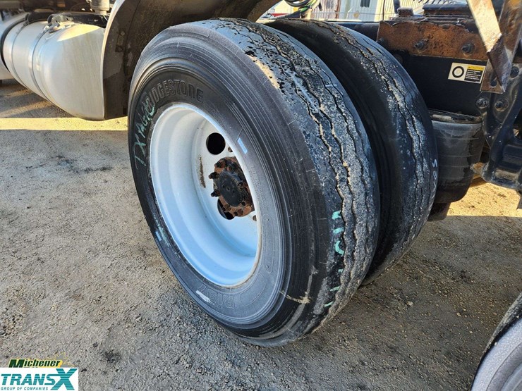 2020-peterbilt-579-image-14