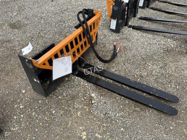 #122-•-heavy-duty-hydraulic-skid-steer-48"-forks-&-frame-image-1