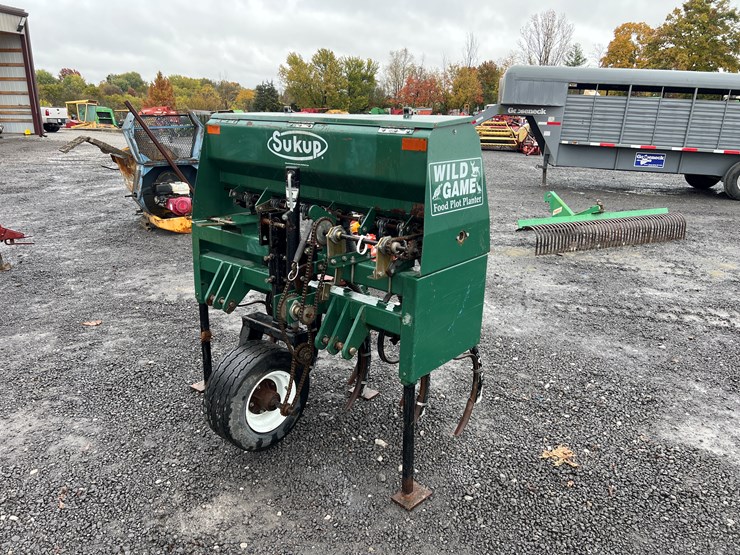sukup-food-plot-planter-image-1