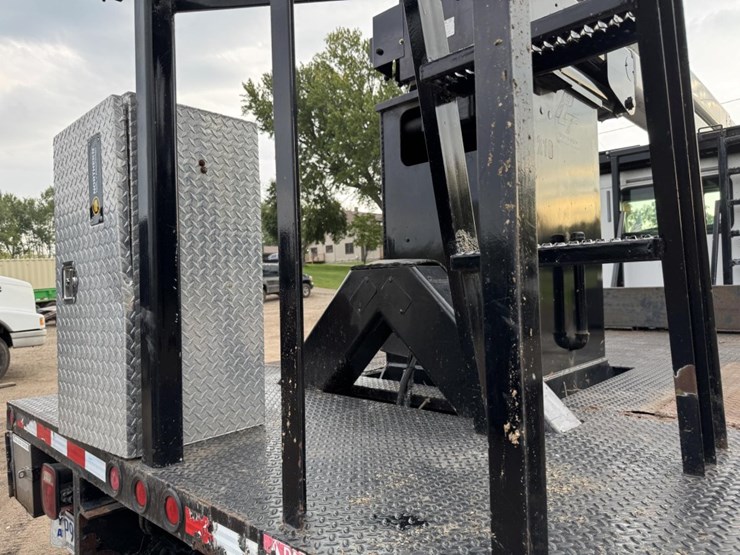 2003-peterbilt-330-image-35