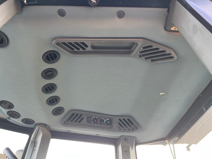 2001-new-holland-9484-image-22