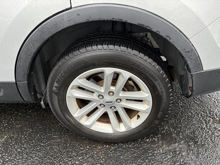 2016-ford-explorer-image-5