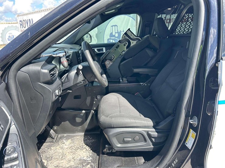 2020-ford-explorer-image-12