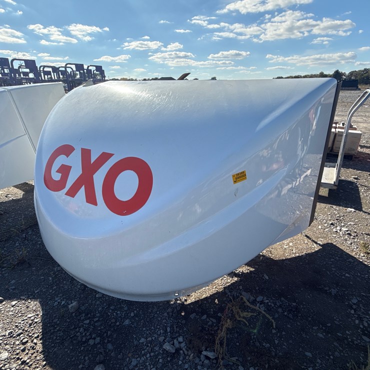 #28389 • Semi Truck Wind Deflector