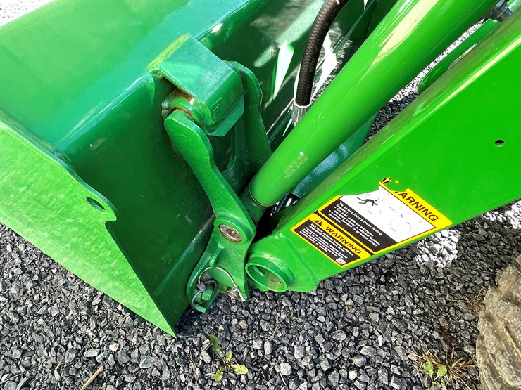 2024-john-deere-1025r-image-12