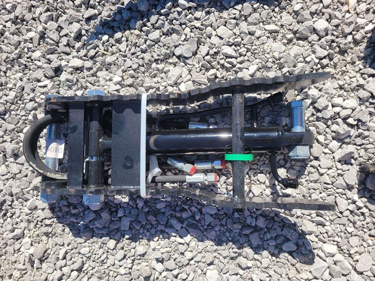 mini-excavator-hydraulic-thumb-clip.-image-1