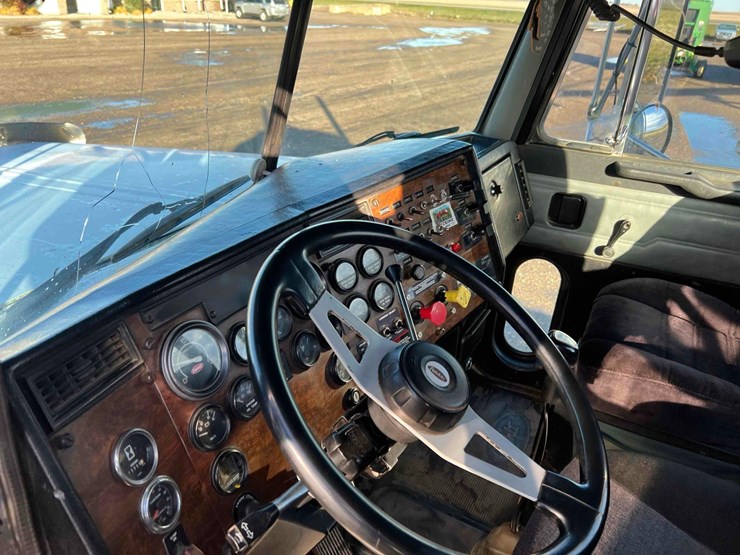 1996-peterbilt-378-image-30