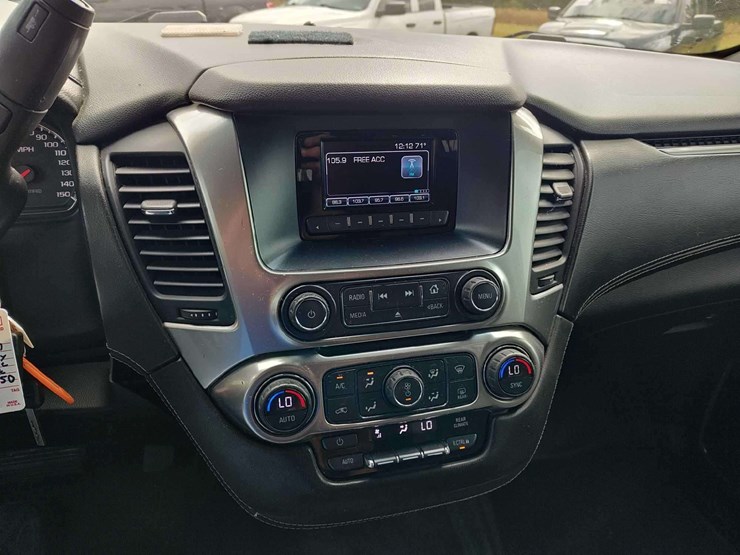 2017-chevrolet-tahoe-image-17