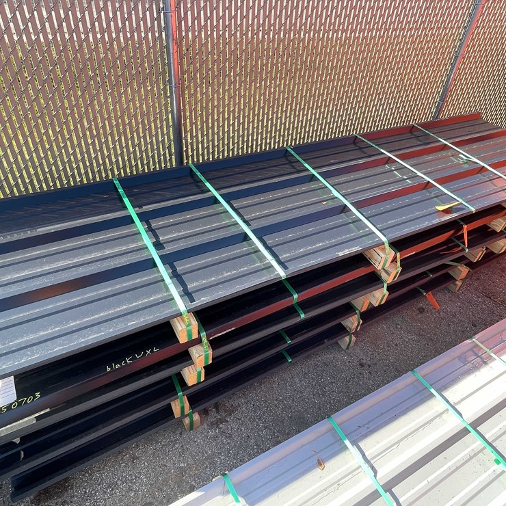 #14104 • 28 Gauge Painted R Panel Profile Steel Siding (O6)