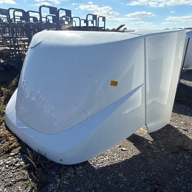#28388 • Semi Truck Wind Deflector