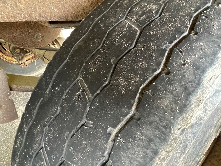 1996-utility-53'-image-53