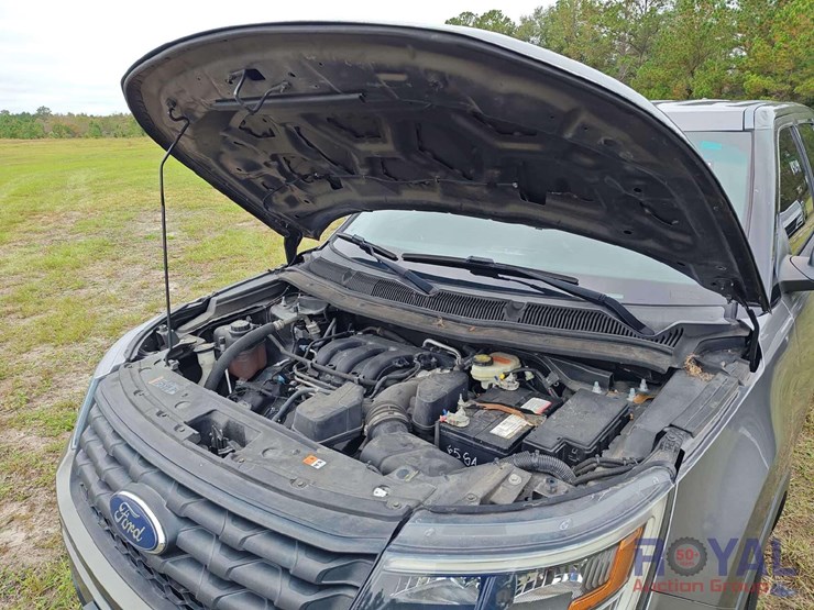 2016-ford-explorer-image-30