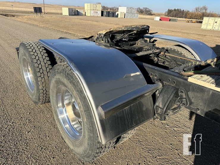 2014-peterbilt-386-image-5