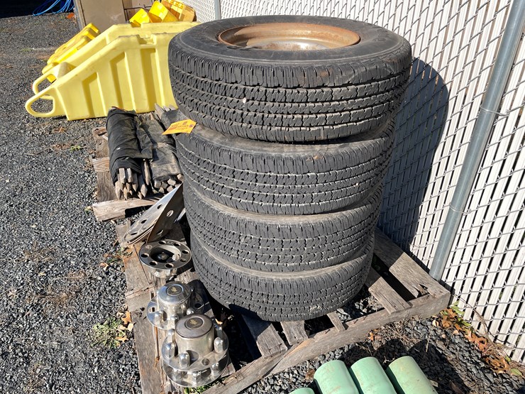 #5692-•-(4)-firestone-transforce-ht-tires-on-8-bolt-wheels-image-3