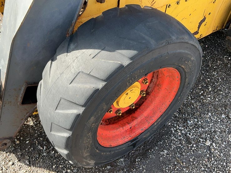 new-holland-ls190-image-11