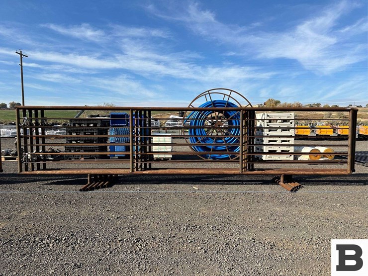 24'-freestanding-panels-image-1