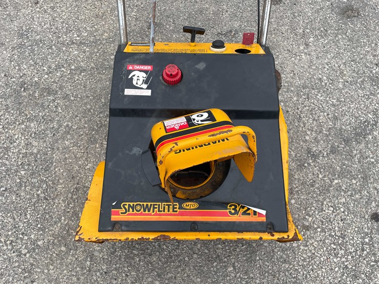 #14032-•-mtd-3/21-snowblower-(o4)-image-10